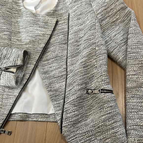 Banana Republic Women’s Blazer. Size 2. - Picture 4 of 5